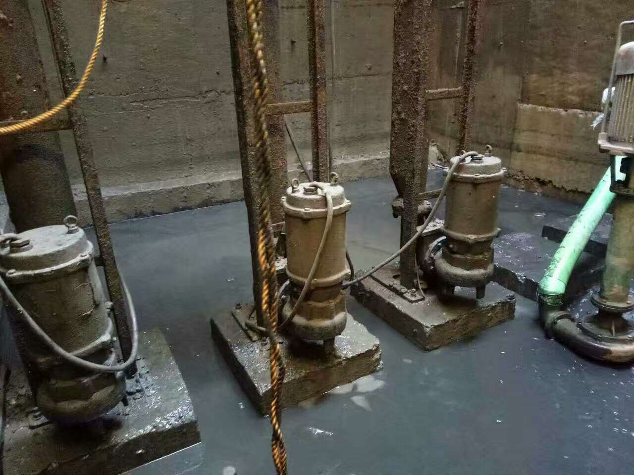 永城污水池清理