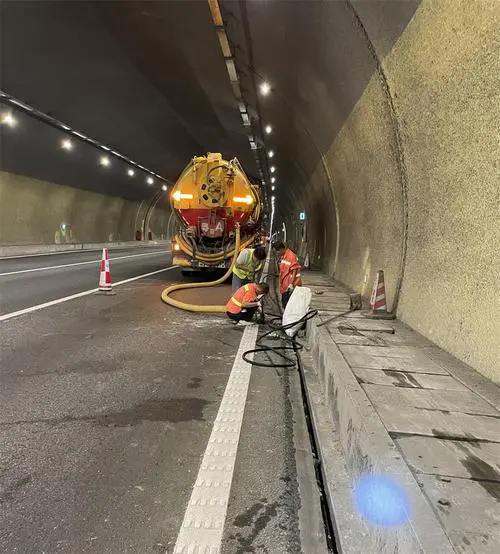 永城隧道排水渠清淤